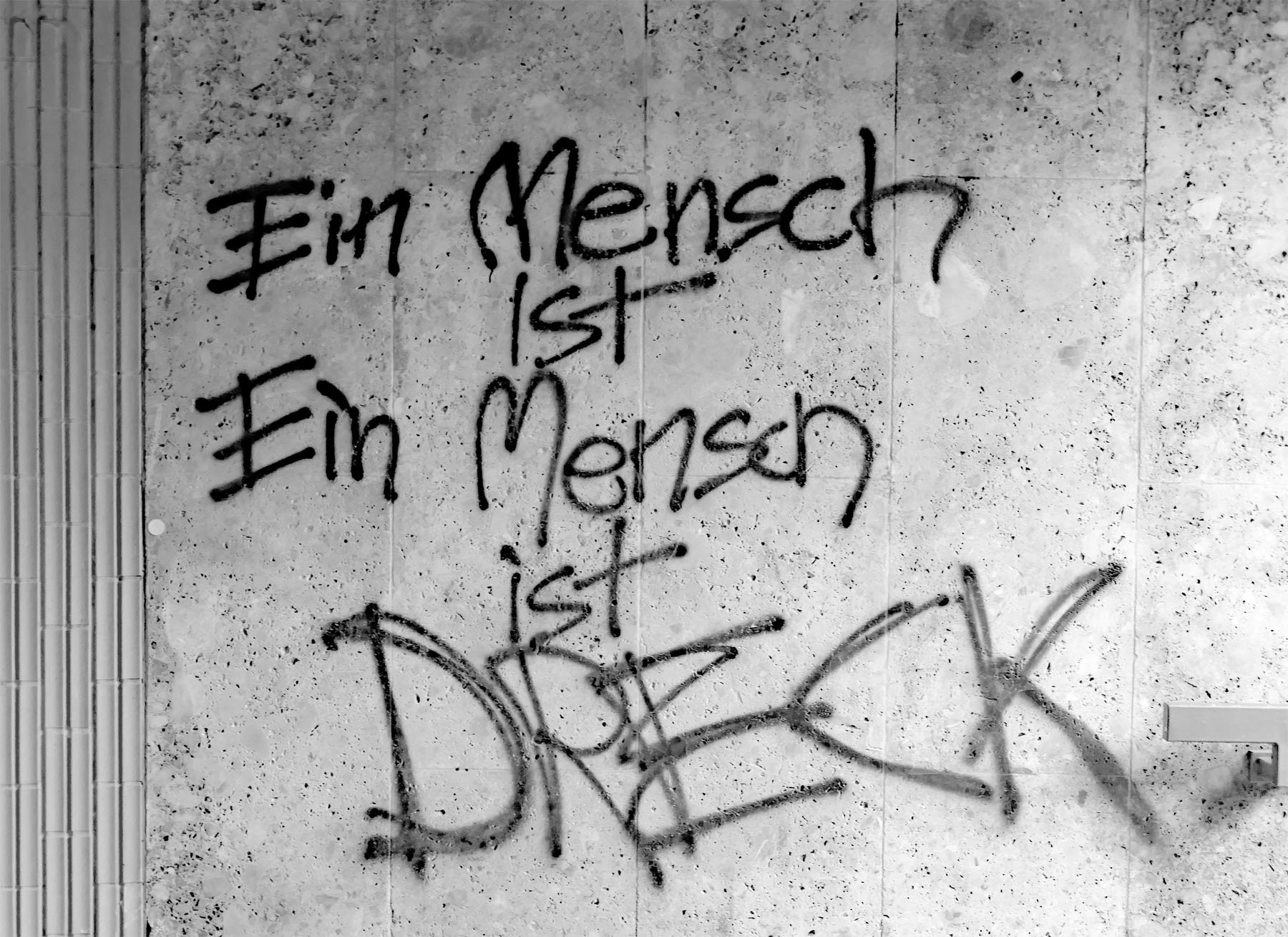 Grafitti ein Mensch ist ein Mensch ist Dreck