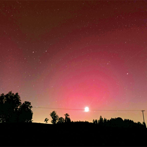 Polarlicht 1, der helle Punkt ist der Mond